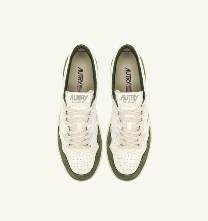 ZAPATILLAS BAJAS MEDALIST EN PIEL BLANCA Y ANTE MILITAR ZAPATILLAS BAJAS MEDALIST EN PIEL BLANCA Y ANTE MILITAR