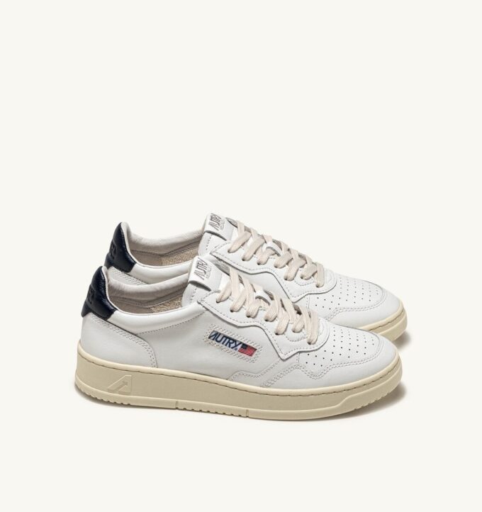ZAPATILLAS BAJAS MEDALIST EN PIEL BLANCA Y ESPACIAL ZAPATILLAS BAJAS MEDALIST EN PIEL BLANCA Y ESPACIAL