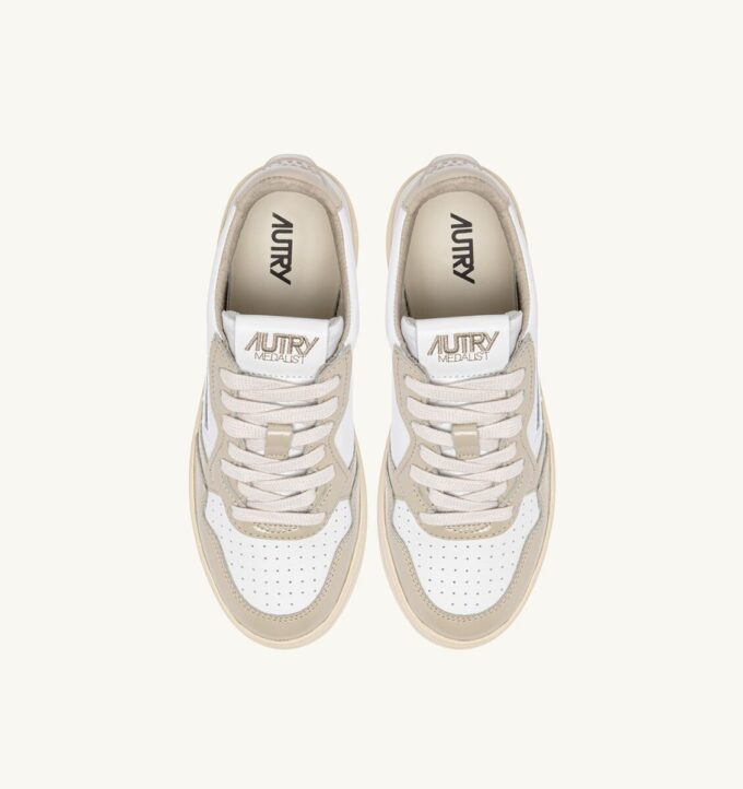 ZAPATILLAS BAJAS MEDALIST EN PIEL BLANCA Y ESPUMA TIDAL ZAPATILLAS BAJAS MEDALIST EN PIEL BLANCA Y ESPUMA TIDAL