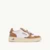 ZAPATILLAS BAJAS MEDALIST EN PIEL BLANCA Y MARRÓN AZÚCAR ZAPATILLAS BAJAS MEDALIST EN PIEL BLANCA Y MARRÓN AZÚCAR