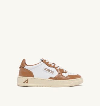 ZAPATILLAS BAJAS MEDALIST EN PIEL BLANCA Y MARRÓN AZÚCAR ZAPATILLAS BAJAS MEDALIST EN PIEL BLANCA Y MARRÓN AZÚCAR