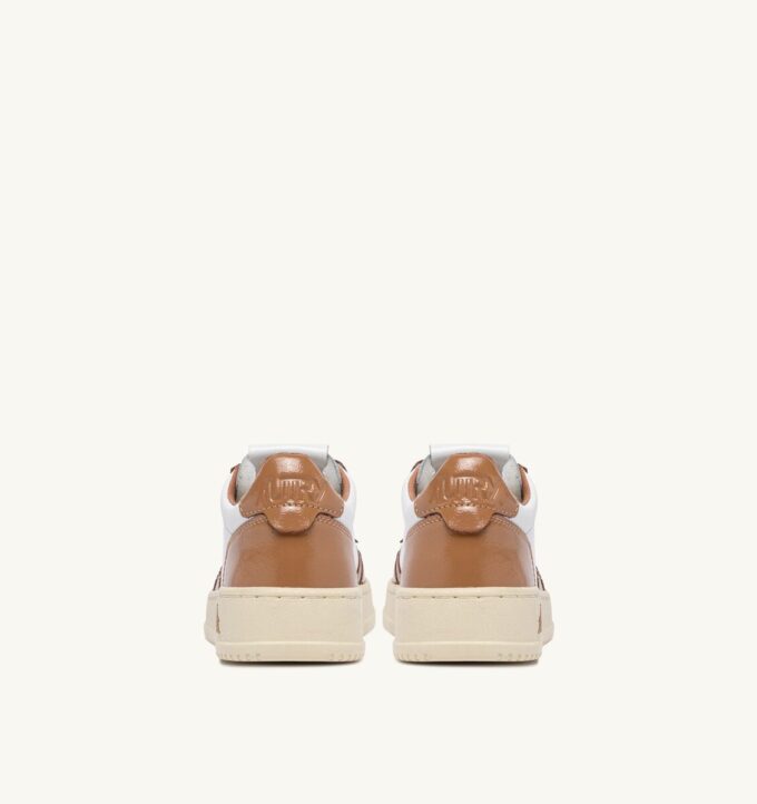 ZAPATILLAS BAJAS MEDALIST EN PIEL BLANCA Y MARRÓN AZÚCAR ZAPATILLAS BAJAS MEDALIST EN PIEL BLANCA Y MARRÓN AZÚCAR