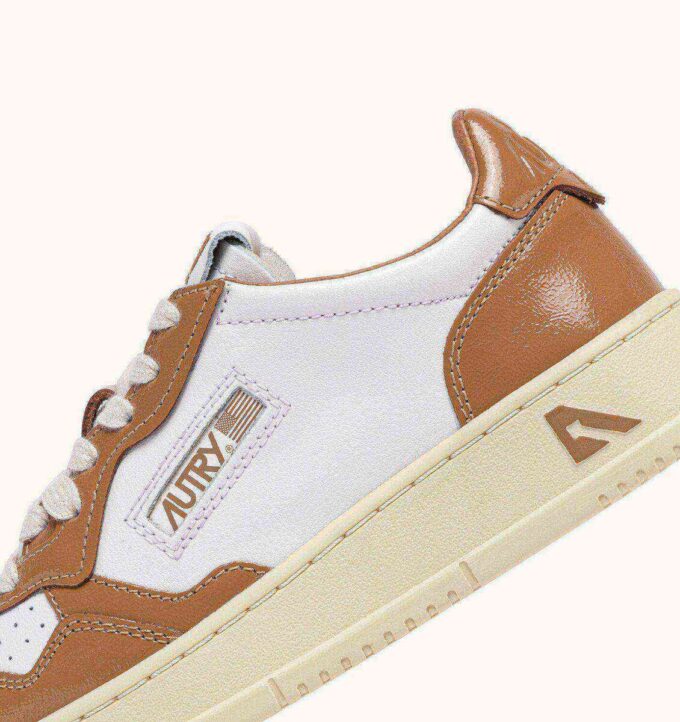 ZAPATILLAS BAJAS MEDALIST EN PIEL BLANCA Y MARRÓN AZÚCAR ZAPATILLAS BAJAS MEDALIST EN PIEL BLANCA Y MARRÓN AZÚCAR