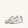 ZAPATILLAS BAJAS MEDALIST EN PIEL BLANCA Y VAPOR ZAPATILLAS BAJAS MEDALIST EN PIEL BLANCA Y VAPOR