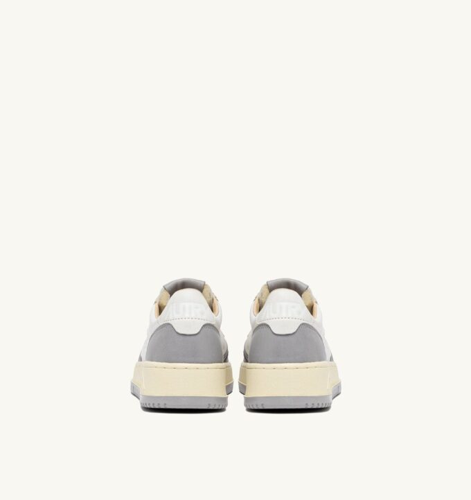 ZAPATILLAS BAJAS MEDALIST EN PIEL BLANCA Y VAPOR ZAPATILLAS BAJAS MEDALIST EN PIEL BLANCA Y VAPOR