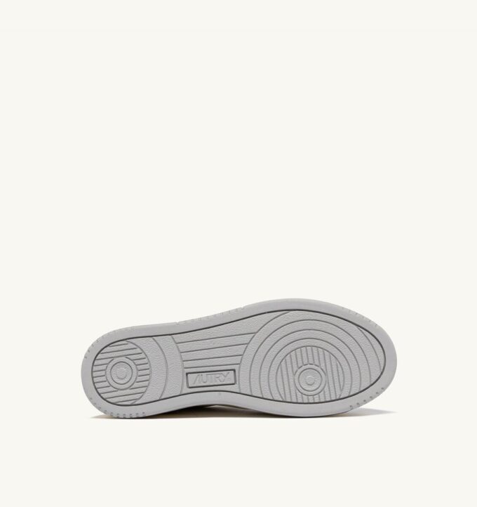 ZAPATILLAS BAJAS MEDALIST EN PIEL BLANCA Y VAPOR ZAPATILLAS BAJAS MEDALIST EN PIEL BLANCA Y VAPOR