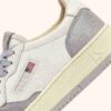 ZAPATILLAS BAJAS MEDALIST EN PIEL BLANCA Y VAPOR ZAPATILLAS BAJAS MEDALIST EN PIEL BLANCA Y VAPOR