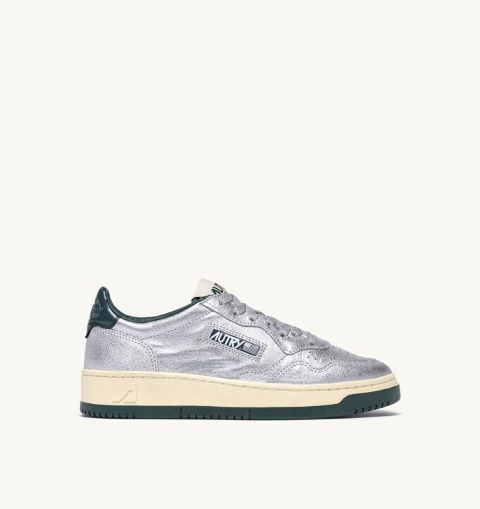ZAPATILLAS BAJAS MEDALIST EN PIEL METALIZADA PLATA Y BOTELLA ZAPATILLAS BAJAS MEDALIST EN PIEL METALIZADA PLATA Y BOTELLA