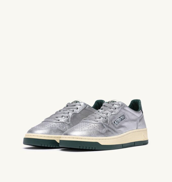ZAPATILLAS BAJAS MEDALIST EN PIEL METALIZADA PLATA Y BOTELLA ZAPATILLAS BAJAS MEDALIST EN PIEL METALIZADA PLATA Y BOTELLA