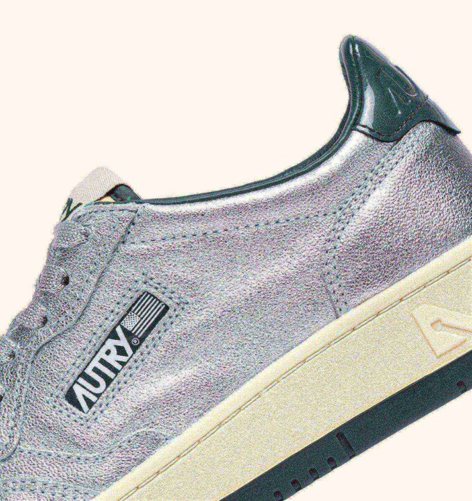 ZAPATILLAS BAJAS MEDALIST EN PIEL METALIZADA PLATA Y BOTELLA ZAPATILLAS BAJAS MEDALIST EN PIEL METALIZADA PLATA Y BOTELLA