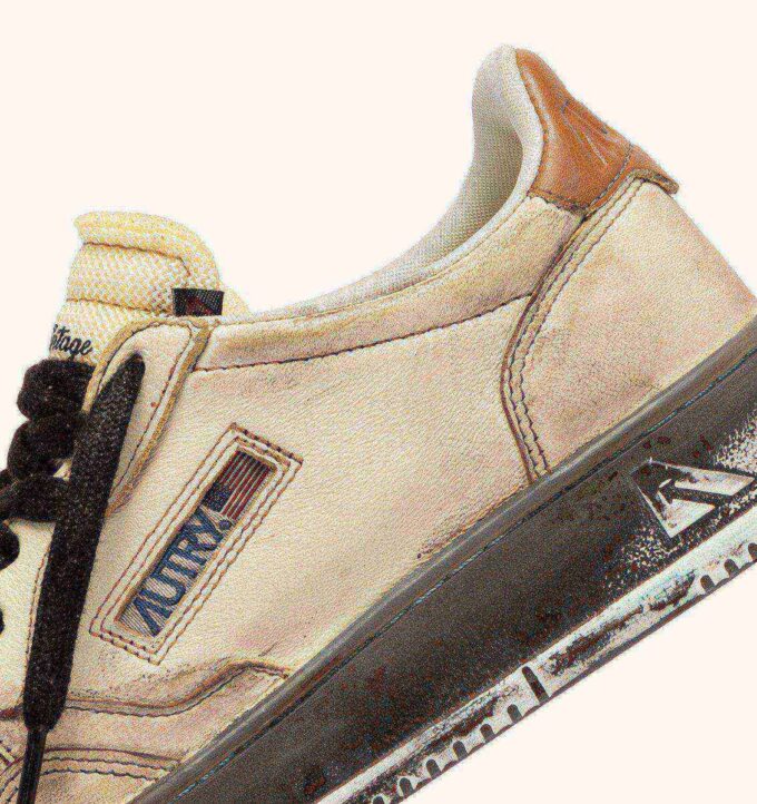 ZAPATILLAS BAJAS MEDALIST SUPER VINTAGE EN PIEL BLANCA Y MARRÓN AZÚCAR ZAPATILLAS BAJAS MEDALIST SUPER VINTAGE EN PIEL BLANCA Y MARRÓN AZÚCAR