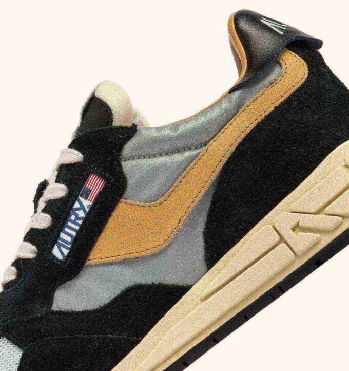 ZAPATILLAS BAJAS REELWIND DE ANTE NEGRO Y NYLON REFLECTANTE ZAPATILLAS BAJAS REELWIND DE ANTE NEGRO Y NYLON REFLECTANTE