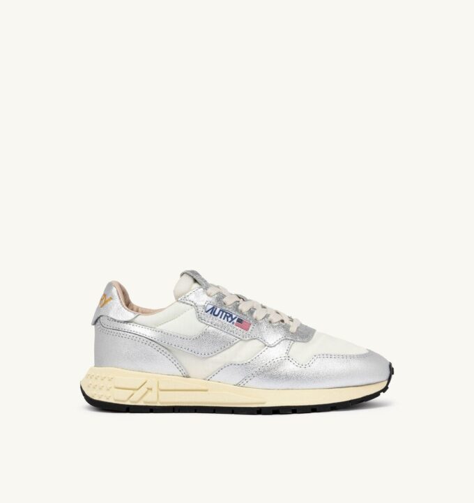ZAPATILLAS BAJAS REELWIND DE NYLON BLANCO Y CUERO METALIZADO EN TONO PLATEADO ZAPATILLAS BAJAS REELWIND DE NYLON BLANCO Y CUERO METALIZADO EN TONO PLATEADO