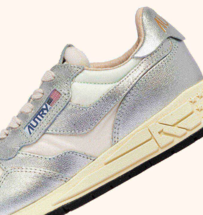 ZAPATILLAS BAJAS REELWIND DE NYLON BLANCO Y CUERO METALIZADO EN TONO PLATEADO ZAPATILLAS BAJAS REELWIND DE NYLON BLANCO Y CUERO METALIZADO EN TONO PLATEADO