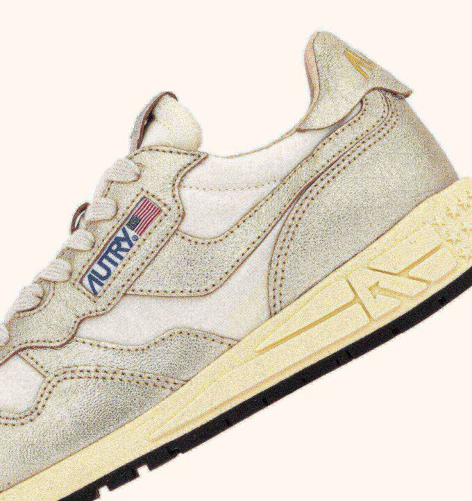 ZAPATILLAS BAJAS REELWIND DE NYLON BLANCO Y PIEL METALIZADA EN TONO DORADO ZAPATILLAS BAJAS REELWIND DE NYLON BLANCO Y PIEL METALIZADA EN TONO DORADO