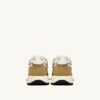 ZAPATILLAS BAJAS REELWIND DE NYLON Y ANTE MOSTAZA Y BLANCO ZAPATILLAS BAJAS REELWIND DE NYLON Y ANTE MOSTAZA Y BLANCO