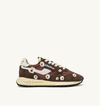ZAPATILLAS BAJAS REELWIND EN ÉBANO Y BORDADO BLANCO