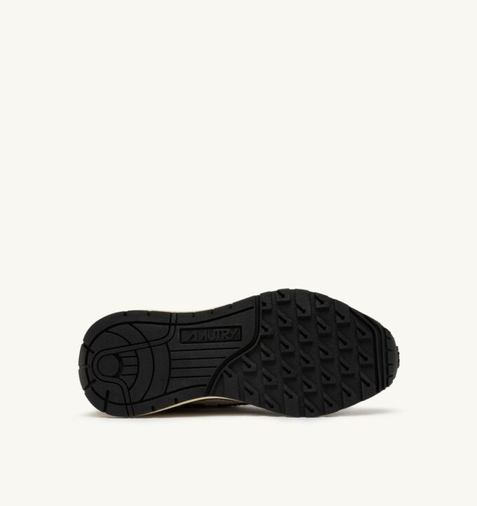 ZAPATILLAS BAJAS REELWIND EN ÉBANO Y BORDADO BLANCO ZAPATILLAS BAJAS REELWIND EN ÉBANO Y BORDADO BLANCO