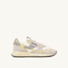 ZAPATILLAS BAJAS REELWIND EN BLANCO Y BORDADO DE RANÚCULA ZAPATILLAS BAJAS REELWIND EN BLANCO Y BORDADO DE RANÚCULA