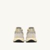 ZAPATILLAS BAJAS REELWIND EN BLANCO Y BORDADO DE RANÚCULA ZAPATILLAS BAJAS REELWIND EN BLANCO Y BORDADO DE RANÚCULA