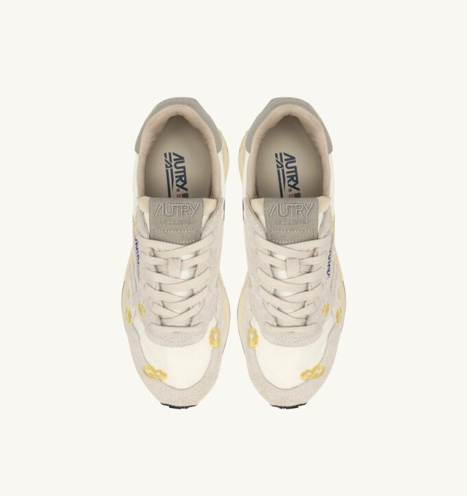 ZAPATILLAS BAJAS REELWIND EN BLANCO Y BORDADO DE RANÚCULA ZAPATILLAS BAJAS REELWIND EN BLANCO Y BORDADO DE RANÚCULA