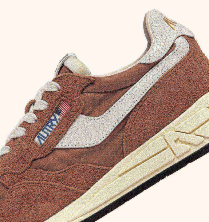 ZAPATILLAS BAJAS REELWIND EN NYLON Y ANTE COLOR AZÚCAR MARRÓN Y BLANCO ZAPATILLAS BAJAS REELWIND EN NYLON Y ANTE COLOR AZÚCAR MARRÓN Y BLANCO
