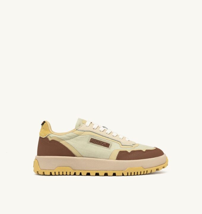 ZAPATILLAS BAJAS WILDPACE DE NYLON RIPSTOP Y CUERO COLOR NIEBLA Y ZORRO