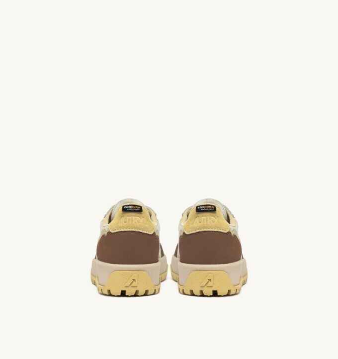 ZAPATILLAS BAJAS WILDPACE DE NYLON RIPSTOP Y CUERO COLOR NIEBLA Y ZORRO