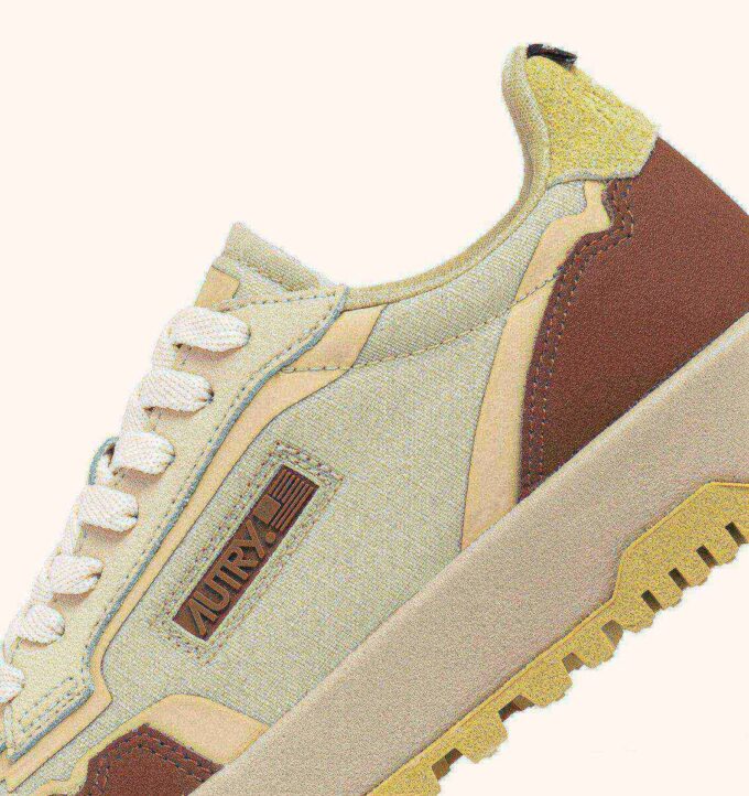 ZAPATILLAS BAJAS WILDPACE DE NYLON RIPSTOP Y CUERO COLOR NIEBLA Y ZORRO