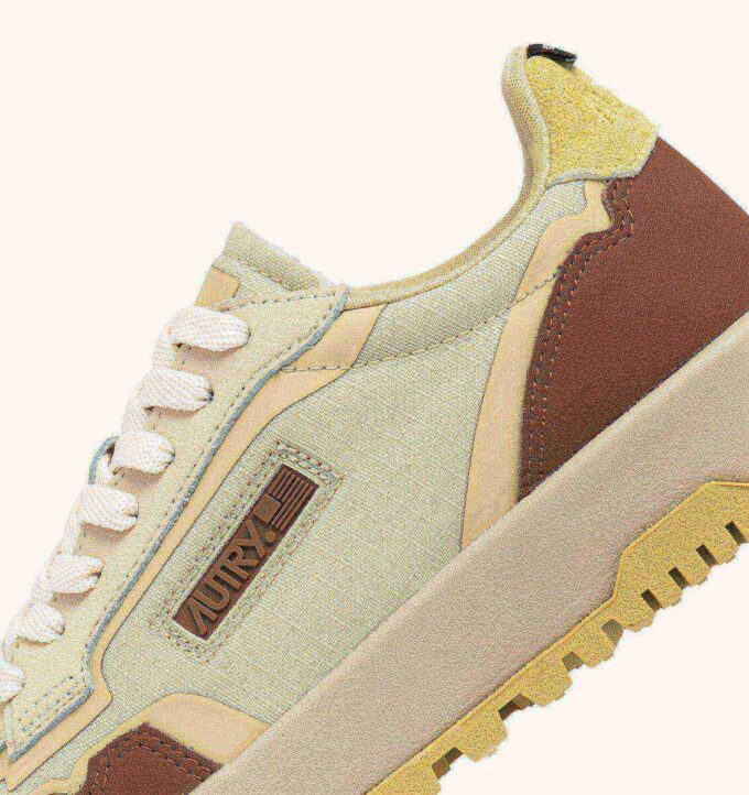 ZAPATILLAS BAJAS WILDPACE DE NYLON RIPSTOP Y CUERO COLOR NIEBLA Y ZORRO ZAPATILLAS BAJAS WILDPACE DE NYLON RIPSTOP Y CUERO COLOR NIEBLA Y ZORRO