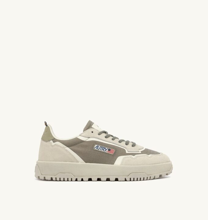 ZAPATILLAS BAJAS WILDPACE EN CORDURA Y ANTE COLOR OLMO Y BLANCO
