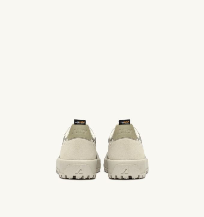 ZAPATILLAS BAJAS WILDPACE EN CORDURA Y ANTE COLOR OLMO Y BLANCO