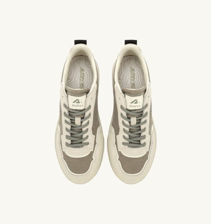 ZAPATILLAS BAJAS WILDPACE EN CORDURA Y ANTE COLOR OLMO Y BLANCO