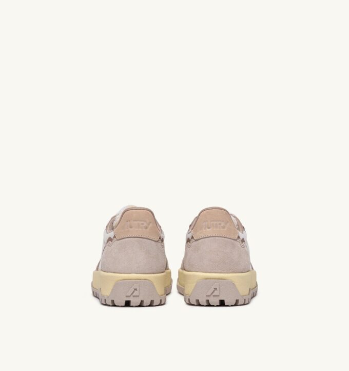 ZAPATILLAS BAJAS WILDPACE EN MALLA Y ANTE BLANCO SUSURRO Y ARENA