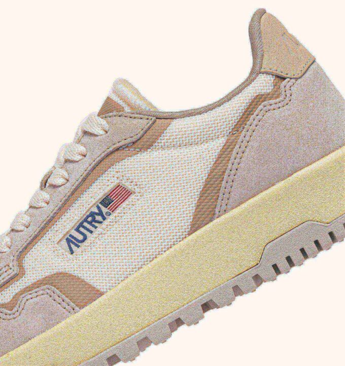 ZAPATILLAS BAJAS WILDPACE EN MALLA Y ANTE BLANCO SUSURRO Y ARENA