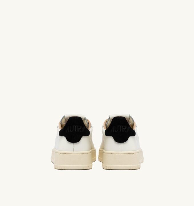 ZAPATILLAS DALLAS BAJAS DE PIEL BLANCA Y NEGRA ZAPATILLAS DALLAS BAJAS DE PIEL BLANCA Y NEGRA