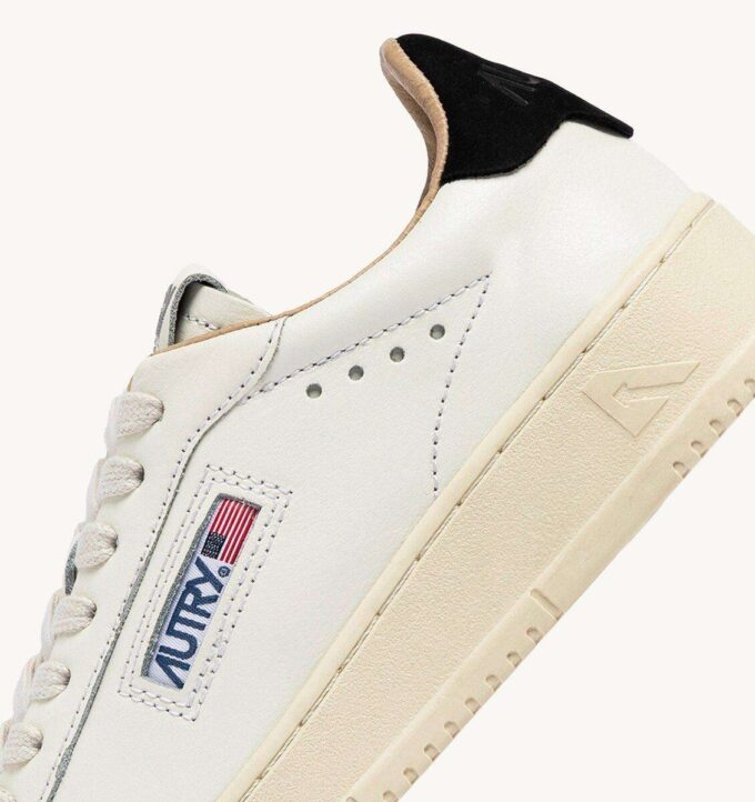 ZAPATILLAS DALLAS BAJAS DE PIEL BLANCA Y NEGRA ZAPATILLAS DALLAS BAJAS DE PIEL BLANCA Y NEGRA