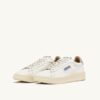 ZAPATILLAS DALLAS BAJAS DE PIEL BLANCA Y PLATEADA ZAPATILLAS DALLAS BAJAS DE PIEL BLANCA Y PLATEADA