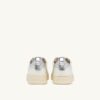 ZAPATILLAS DALLAS BAJAS DE PIEL BLANCA Y PLATEADA ZAPATILLAS DALLAS BAJAS DE PIEL BLANCA Y PLATEADA