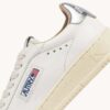 ZAPATILLAS DALLAS BAJAS DE PIEL BLANCA Y PLATEADA ZAPATILLAS DALLAS BAJAS DE PIEL BLANCA Y PLATEADA