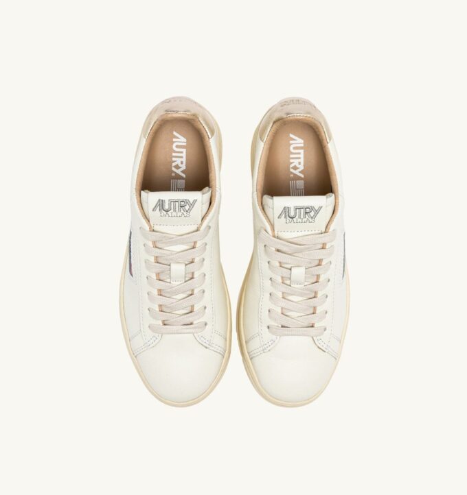 ZAPATILLAS DALLAS BAJAS EN PIEL BLANCA Y DORADA ZAPATILLAS DALLAS BAJAS EN PIEL BLANCA Y DORADA