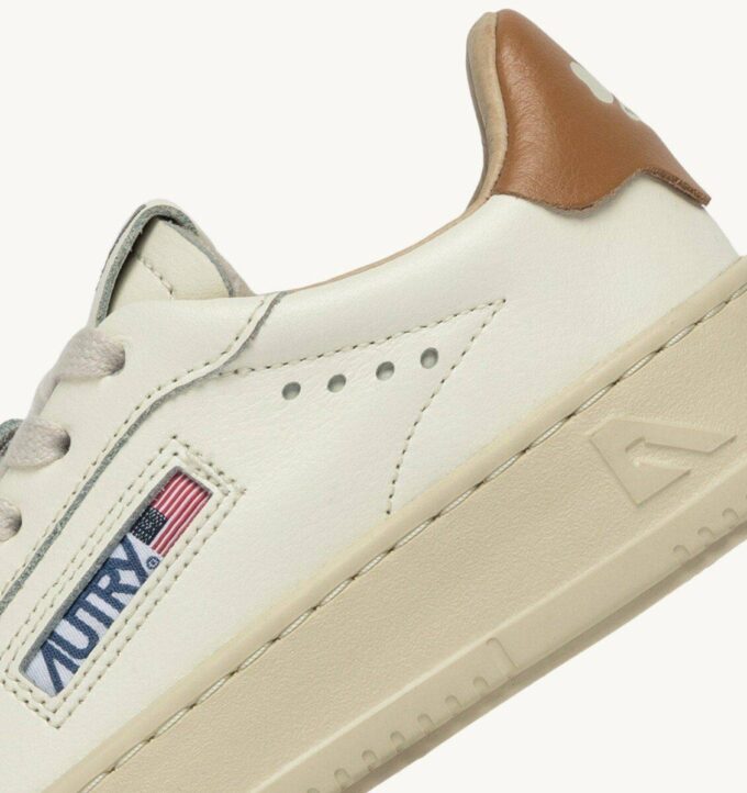 ZAPATILLAS DALLAS KIDS NIÑOS BAJAS EN CUERO COLOR MALVAVISCO Y AZÚCAR MORENA