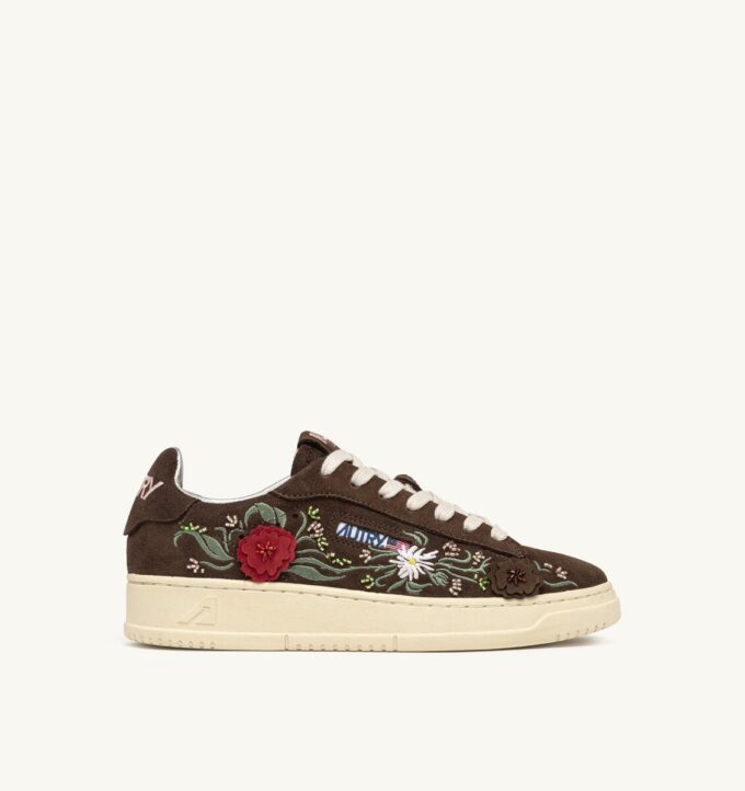 ZAPATILLAS DALLAS LOW ‘FLORAL’ EN ANTE MARRÓN ZAPATILLAS DALLAS LOW ‘FLORAL’ EN ANTE MARRÓN