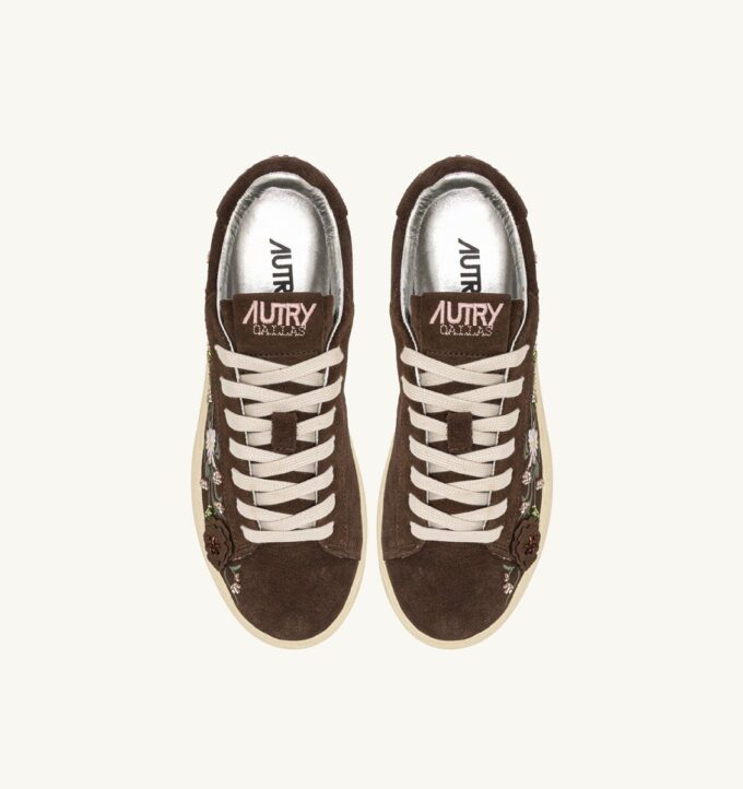 ZAPATILLAS DALLAS LOW ‘FLORAL’ EN ANTE MARRÓN ZAPATILLAS DALLAS LOW ‘FLORAL’ EN ANTE MARRÓN