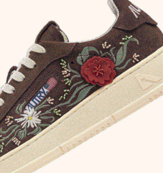 ZAPATILLAS DALLAS LOW ‘FLORAL’ EN ANTE MARRÓN ZAPATILLAS DALLAS LOW ‘FLORAL’ EN ANTE MARRÓN