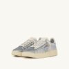 ZAPATILLAS DALLAS LOW ‘SPARKLING’ BRILLANTES EN LENTEJUELAS PLATEADAS Y BLANCAS ZAPATILLAS DALLAS LOW ‘SPARKLING’ BRILLANTES EN LENTEJUELAS PLATEADAS Y BLANCAS
