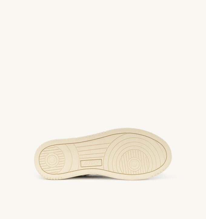 ZAPATILLAS DALLAS LOW ‘SPARKLING’ BRILLANTES EN LENTEJUELAS PLATEADAS Y BLANCAS ZAPATILLAS DALLAS LOW ‘SPARKLING’ BRILLANTES EN LENTEJUELAS PLATEADAS Y BLANCAS