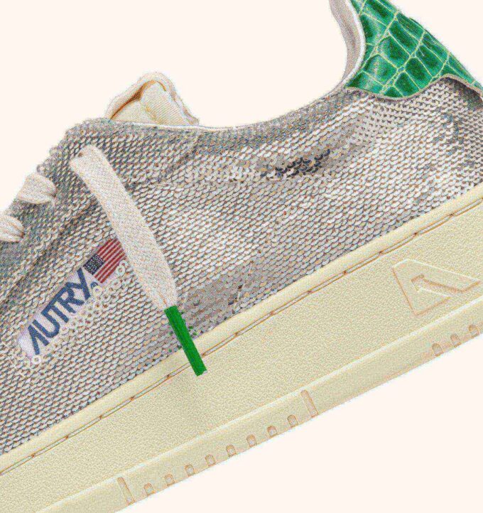 ZAPATILLAS DALLAS LOW ‘SPARKLING’ CON LENTEJUELAS PLATEADAS Y VERDES ZAPATILLAS DALLAS LOW ‘SPARKLING’ CON LENTEJUELAS PLATEADAS Y VERDES