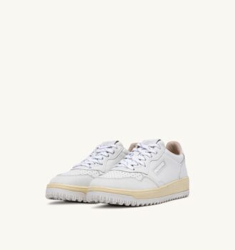 ZAPATILLAS DE GOLF BAJAS EN PIEL BLANCA ZAPATILLAS DE GOLF BAJAS EN PIEL BLANCA