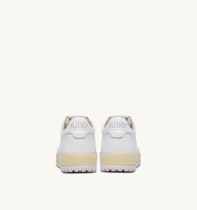 ZAPATILLAS DE GOLF BAJAS EN PIEL BLANCA ZAPATILLAS DE GOLF BAJAS EN PIEL BLANCA